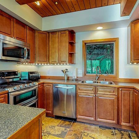 Woodland Hideaway In The Hills Villa Lake Stevens Dış mekan fotoğraf